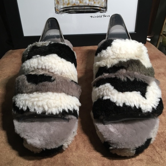 UGG NIB AUTHENTIC FLUFF YEAH BLACK & GRAY SLIPPERS - Picture 3 of 15